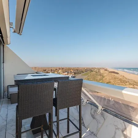 Апартаменты Elixir на первой линии моря с большой панорамной террасой *