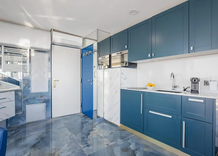 Апартаменты Elixir на первой линии моря с большой панорамной террасой *